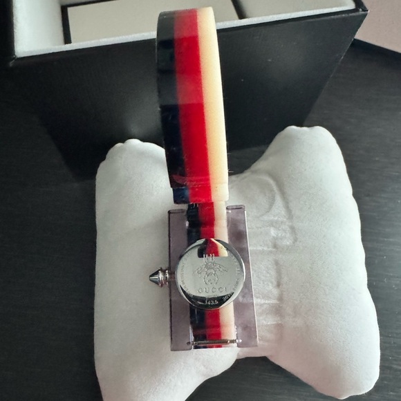 Never worn Gucci watch in pristine condition - Picture 4 of 10